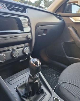 Skoda Octavia cena 42424 przebieg: 162000, rok produkcji 2017 z Warszawa małe 211